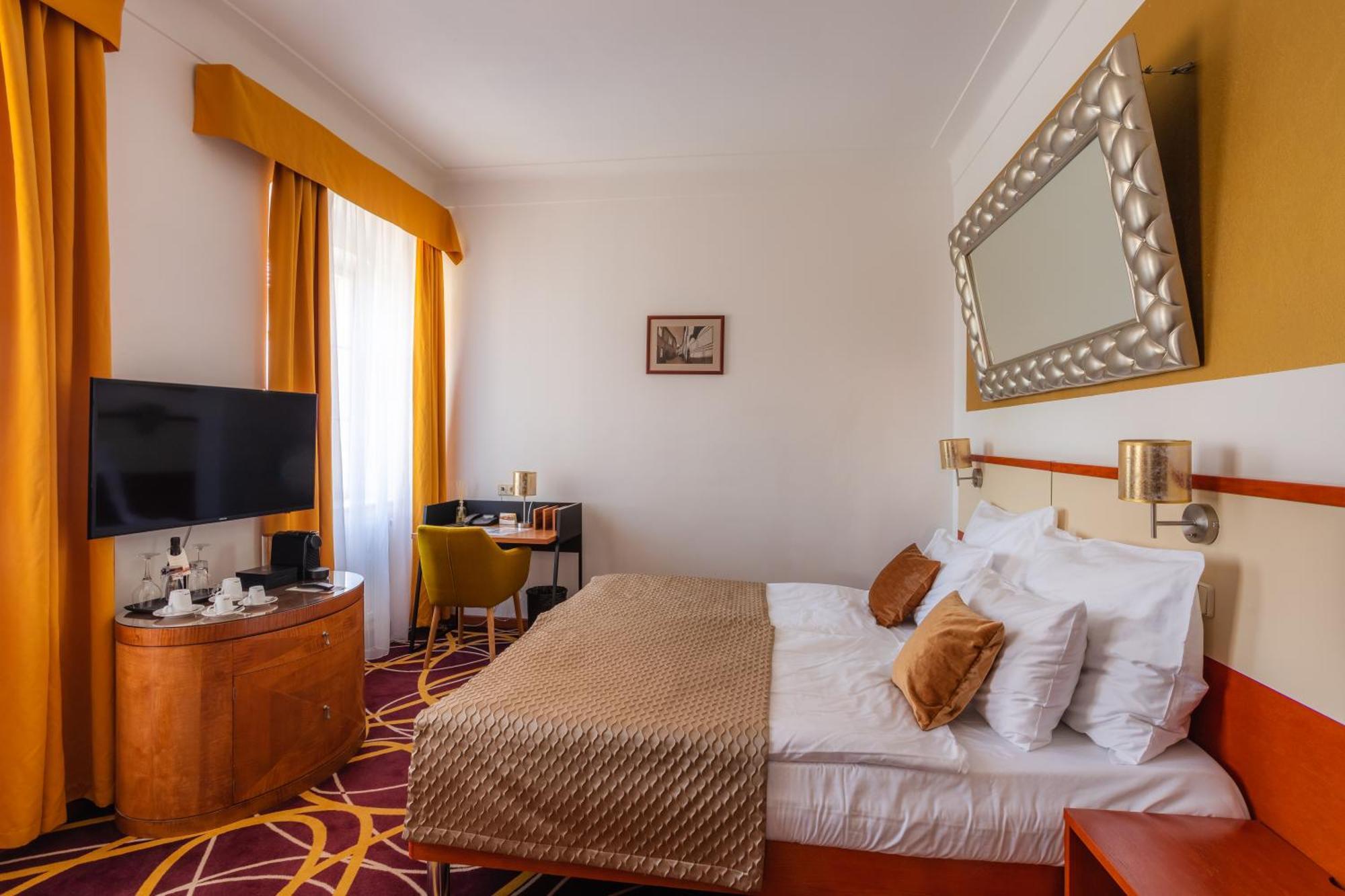 Bellevue Hotel Чески-Крумлов Экстерьер фото