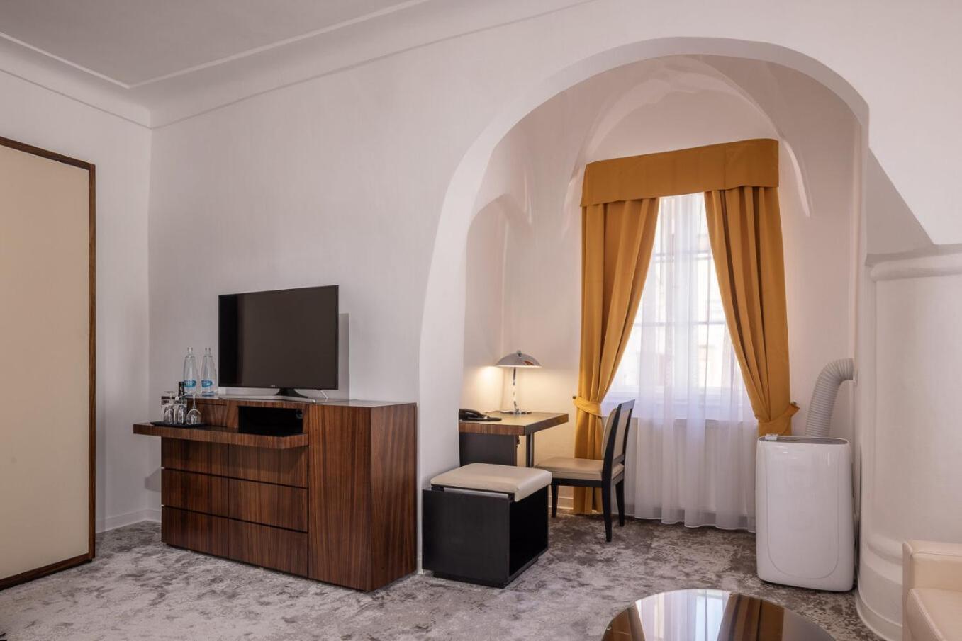 Bellevue Hotel Чески-Крумлов Экстерьер фото